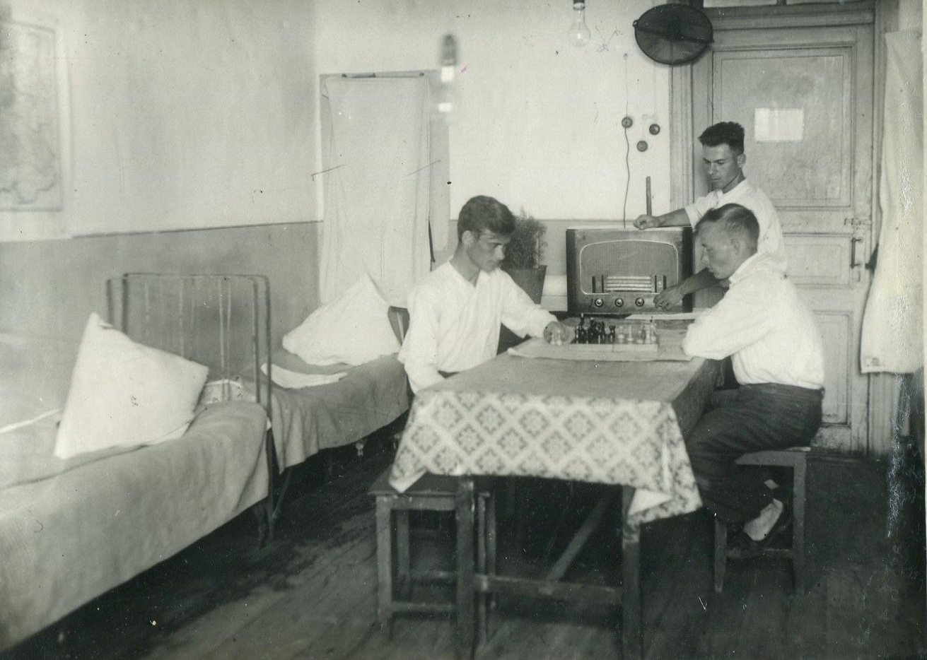 В студенческом общежитии, 1949 г.