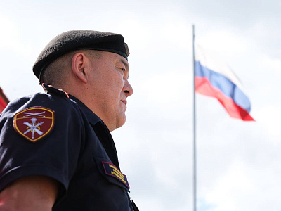 В Астрахани отличившимся на спецоперации росгвардейцам вручили награды, фото 6