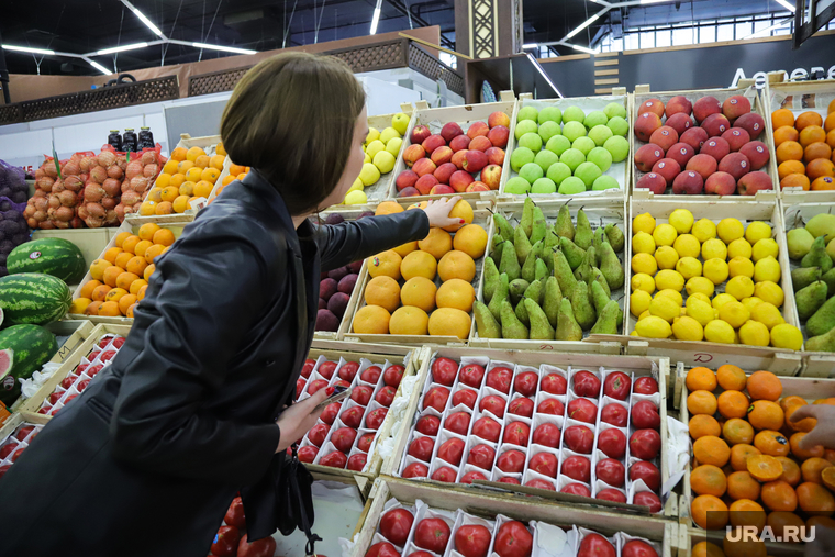 Юго-западный район. Екатеринбург, покупатель, продукты, фрукты, рынок, магазин, витрина, прилавок