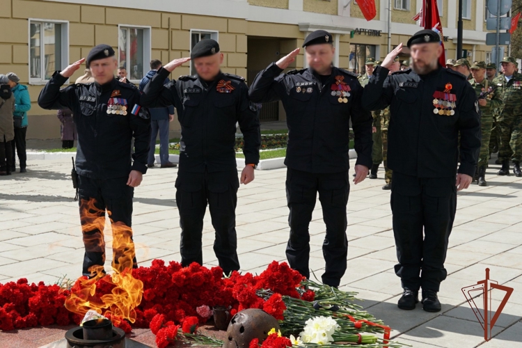 В Кирове сотрудники и военнослужащие Росгвардии приняли участие в торжествах, посвященных 81-ой годовщине Победы в Великой Отечественной войне (видео).