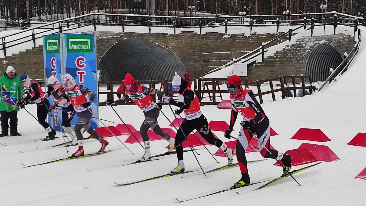 малиновка лыжные гонки. лыжи для слалома. динамовская лыжня 2022 тамбов. летние лыжные гонки 2023. лыжник на трассе.