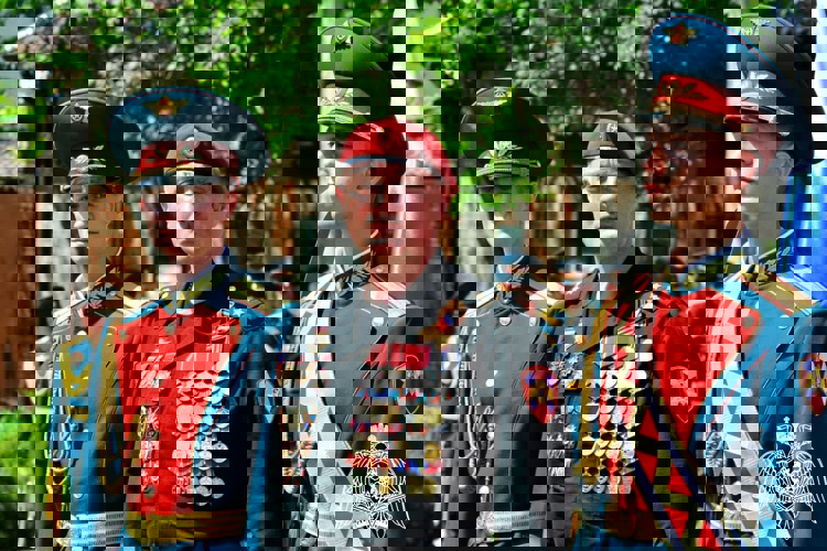 Персональный парад для ветерана Великой Отечественной войны организовали росгвардейцы в Ростове-на-Дону