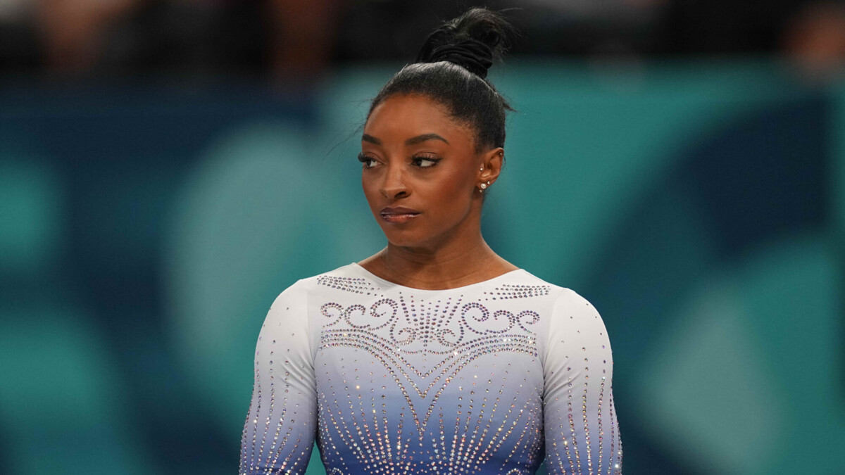 Симона Байлз пожаловалась на сильную боль после операции по увеличению груди