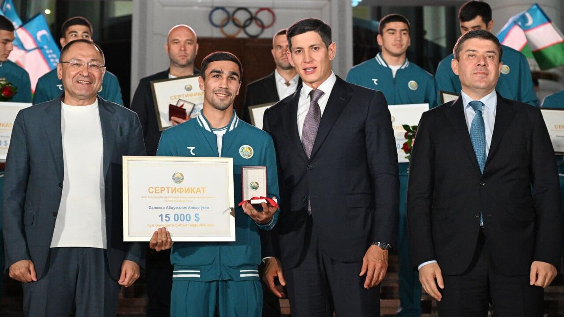 Герои чемпионатов мира были достойно награждены  - Sputnik Узбекистан, 1920, 19.09.2025