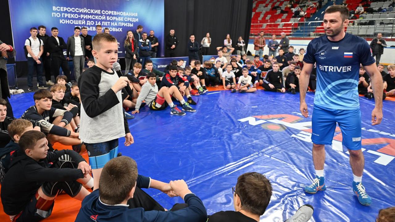 Больше 200 юных борцов соревновались за призы братьев Сурковых в Саранске