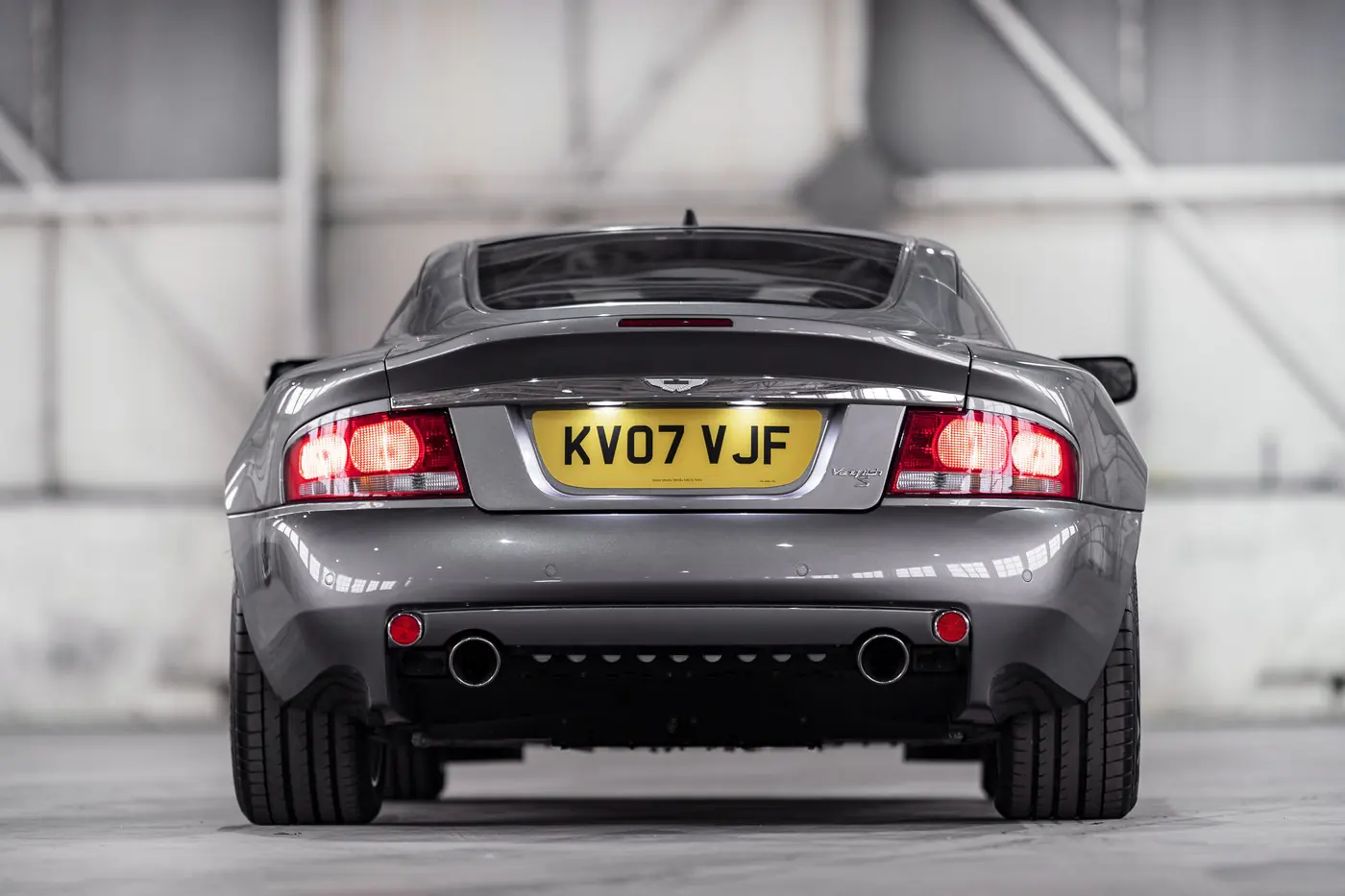 Три поколения победителей: четвертьвековой юбилей Aston Martin Vanquish