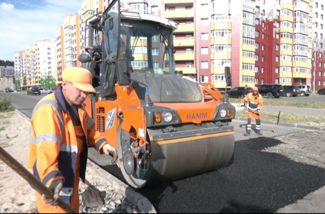 В Ханты-Мансийске продолжается ямочный ремонт