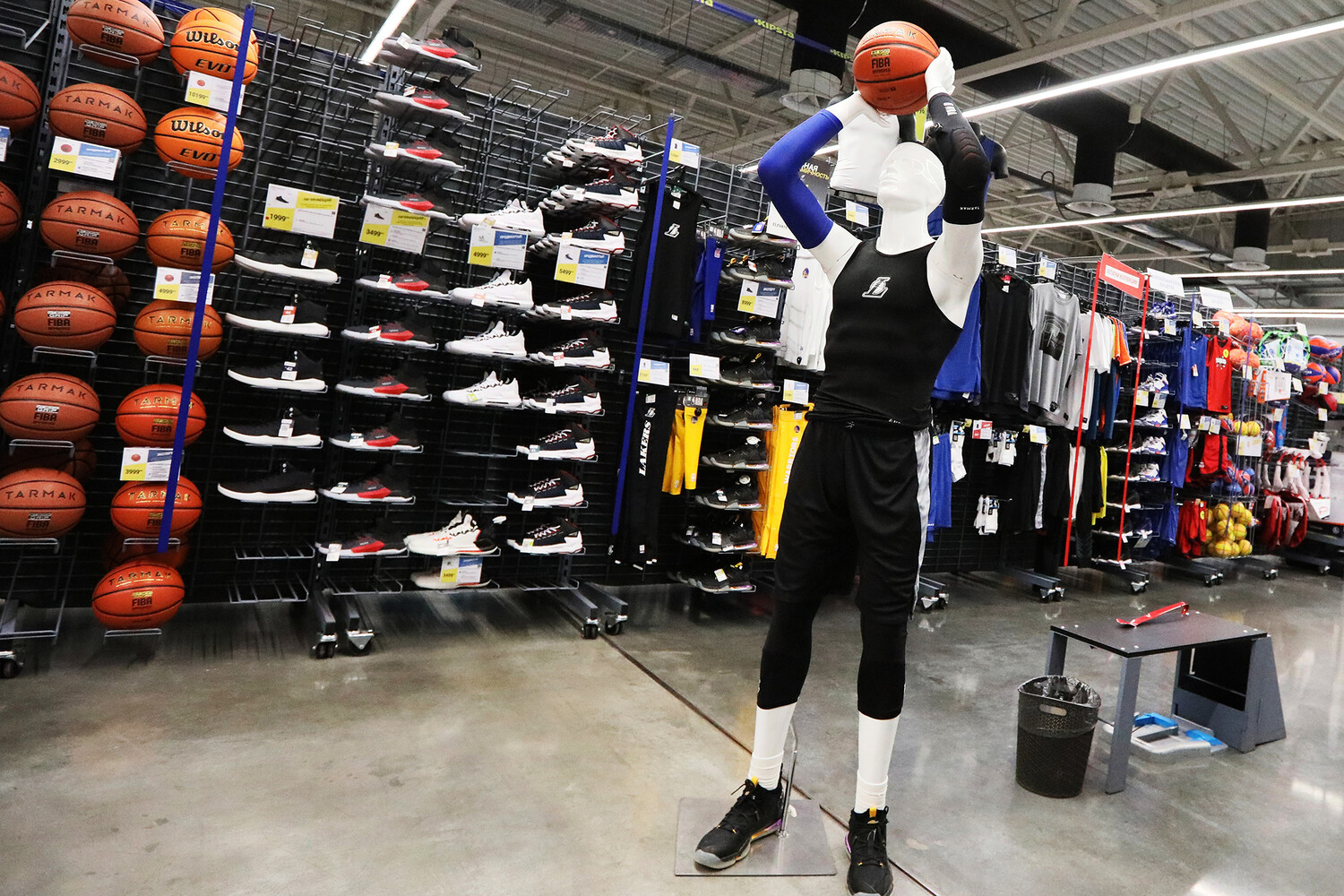 какой магазин открыли вместо декатлона