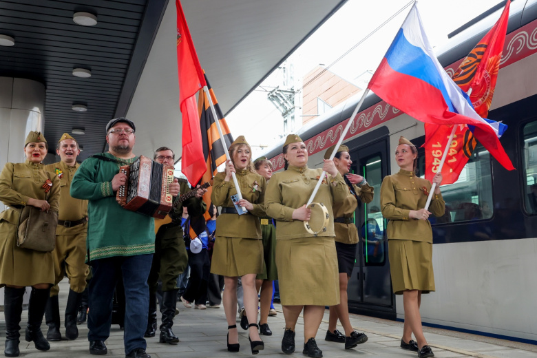 Участники патриотической акции «Электропоезд Победы» для ветеранов РЖД, организованной Московской железной дорогой и администрацией Балашихи