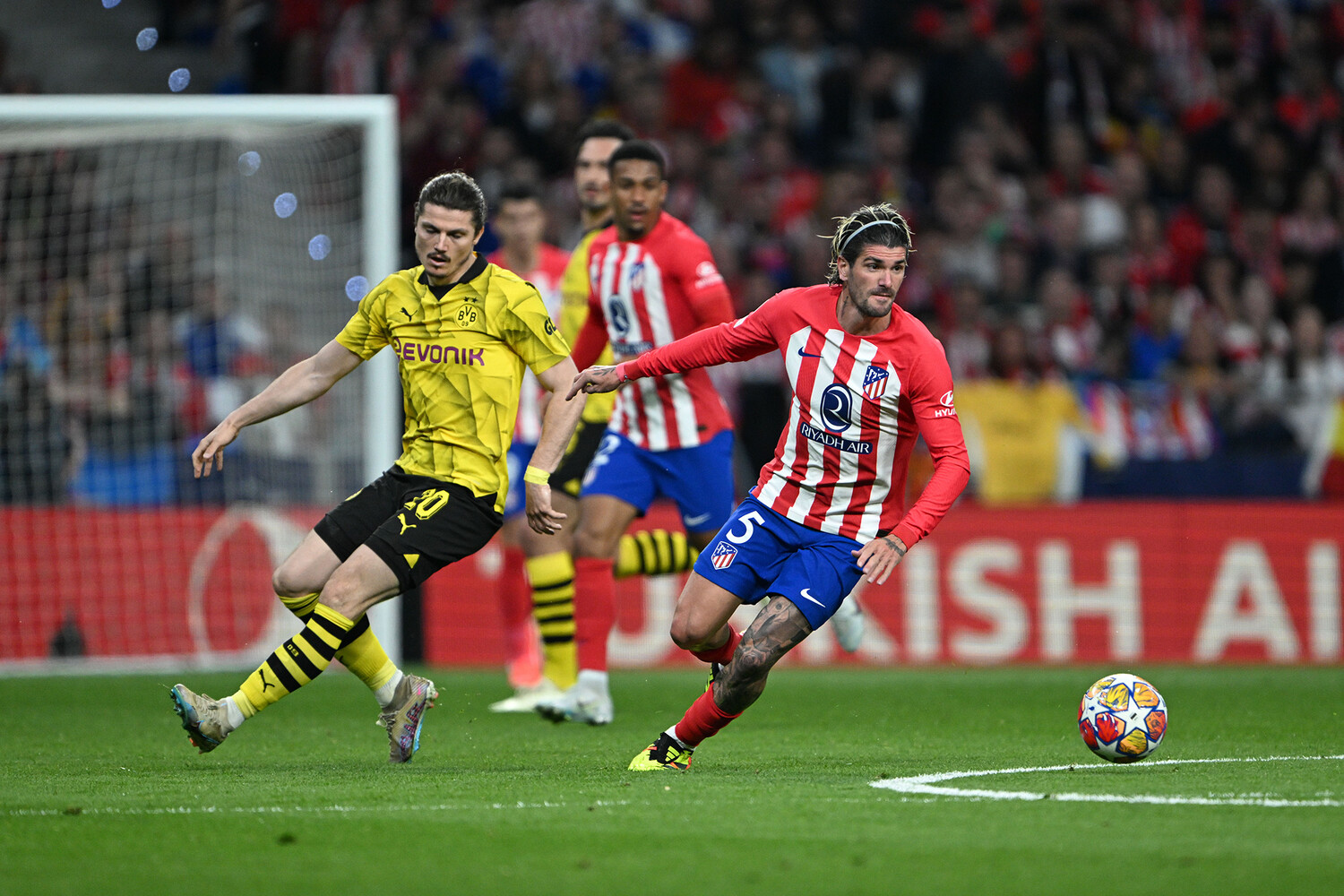 Боруссия атлетико шансы. Атлетико боруссия матч. Атлетико боруссия матч. Атлетико боруссия матч. Боруссия д - атлетико - 4:2 фото.