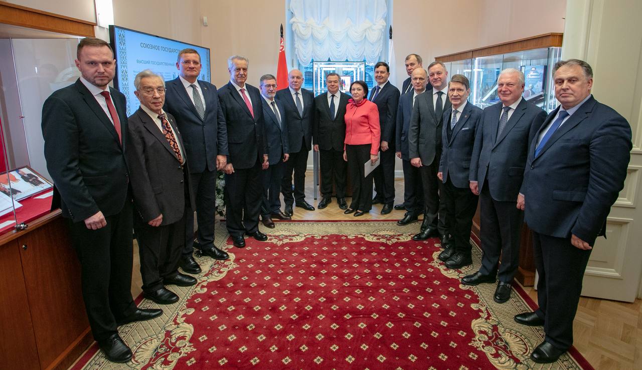 photo_5332773902188482286_y (1).jpg