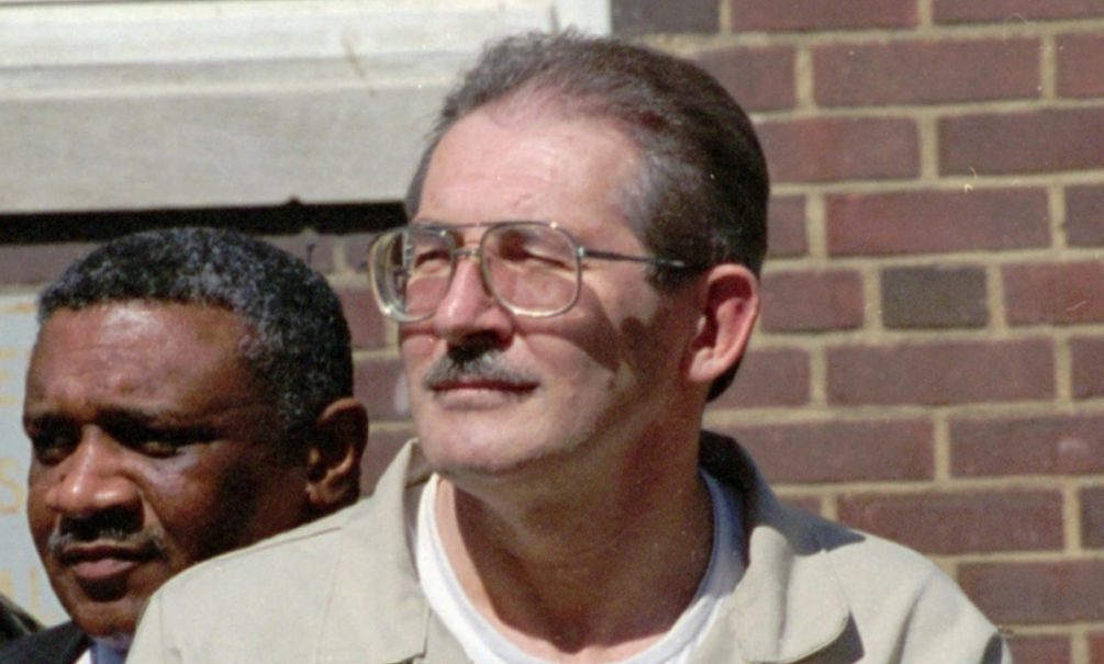 Самый дорогой «крот» ЦРУ умер в тюрьме: чем закончилась тайная жизнь Олдрича Эймса 