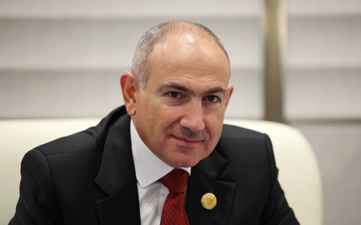 Пашинян сообщил Путину, что не сможет участвовать в параде Победы в Москве