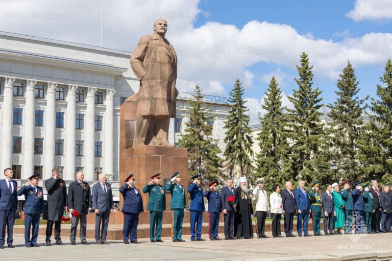 Кировские спасaтели приняли участие в торжественных мероприятиях в честь юбилея Великой Победы