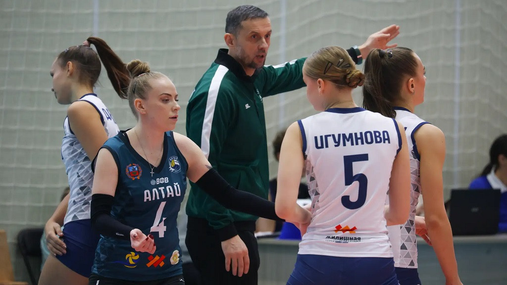 Главный тренер Антон Колбунов фото