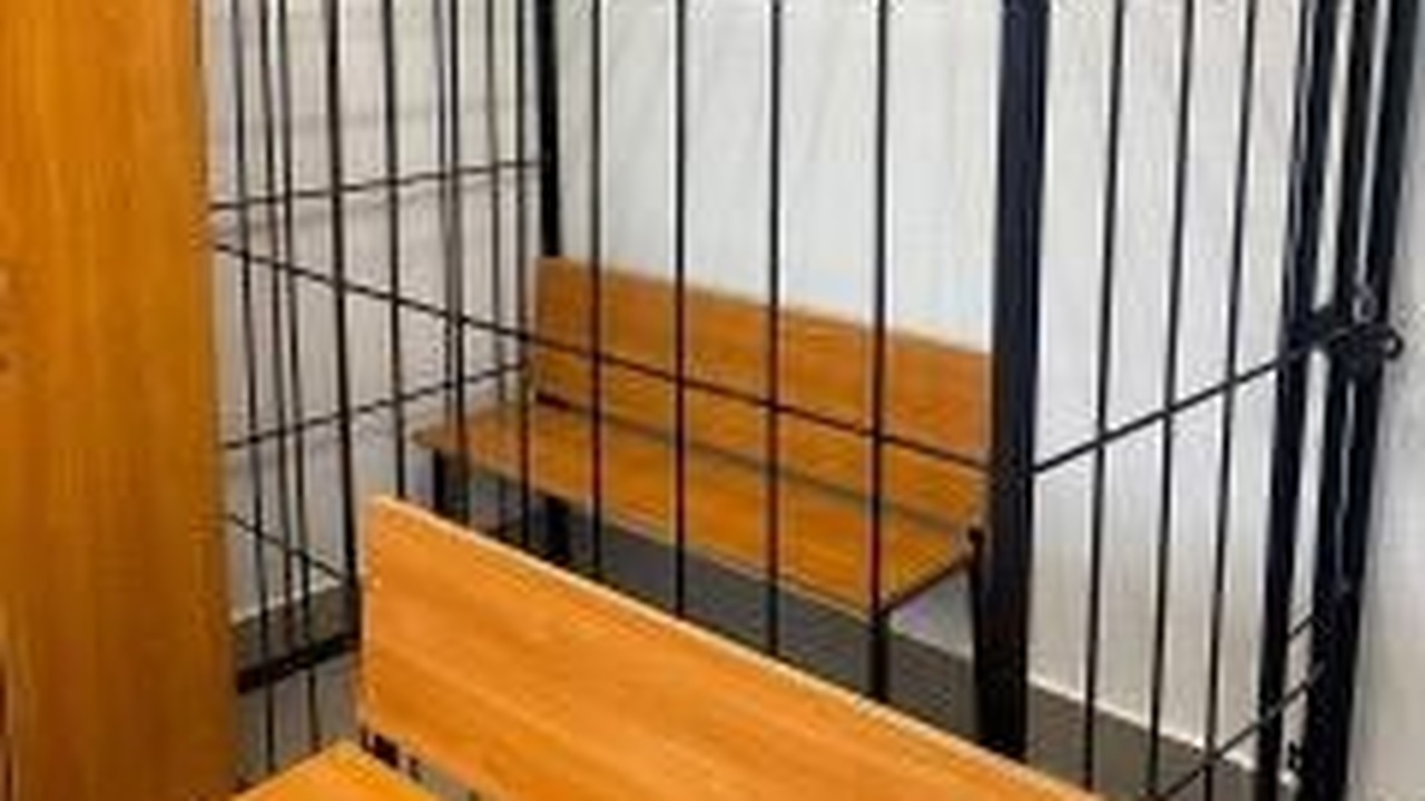 Он обвиняется в получении многомиллионных взяток