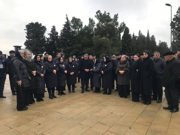 Похороны членов экипажа, погибших в авиакатастрофе в Актау. - Sputnik Азербайджан