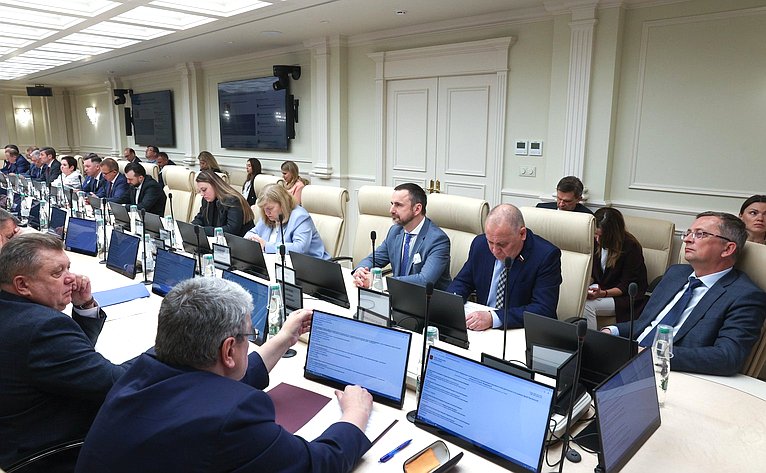 Расширенное заседание Комитета Совета Федерации по Регламенту и организации парламентской деятельности
