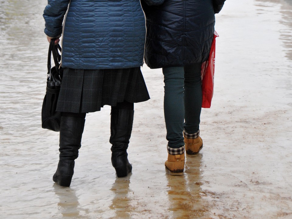 Асфальт с антигололедным эффектом: что это, где уже кладут и на сколько хватает