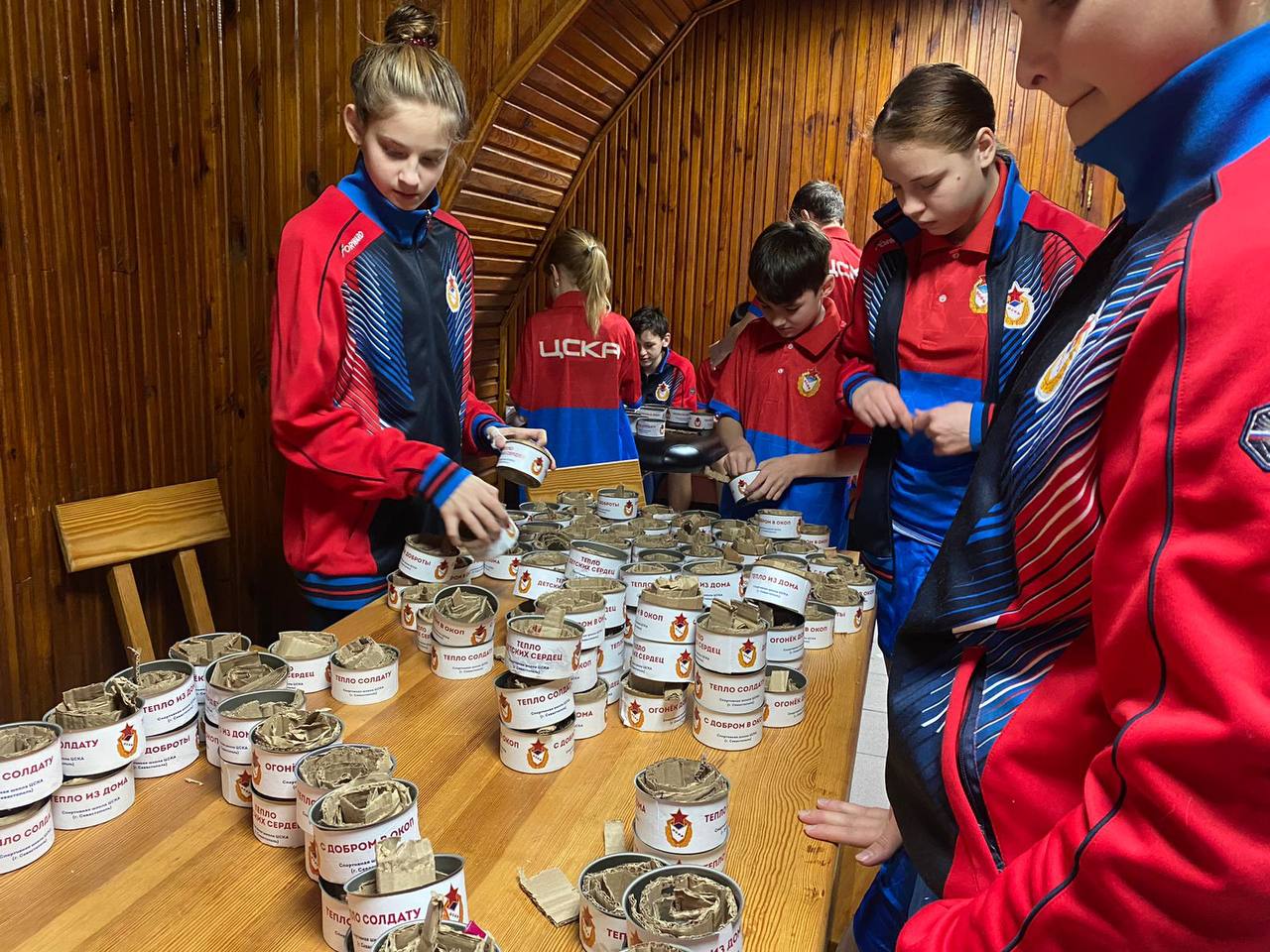 Юные спортсмены Севастополя изготовили новую партию заготовок блиндажных свечей, фото 3