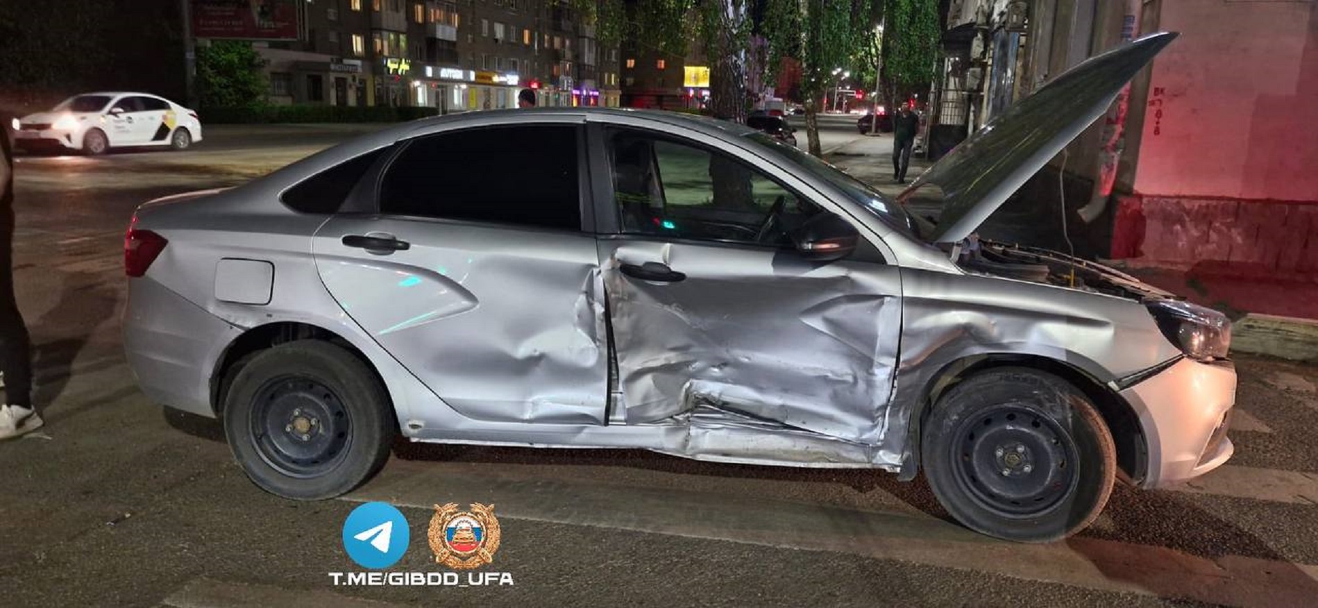 В Уфе столкнулись два автомобиля: пострадал один человек