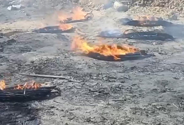 Двое читинцев обжигали кабель в поле и нарвались на неприятности