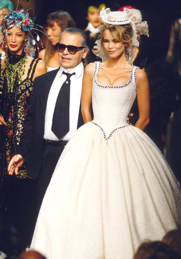 Карл Лагерфельд и Клаудия Шифер на показе Chanel 1992 г.