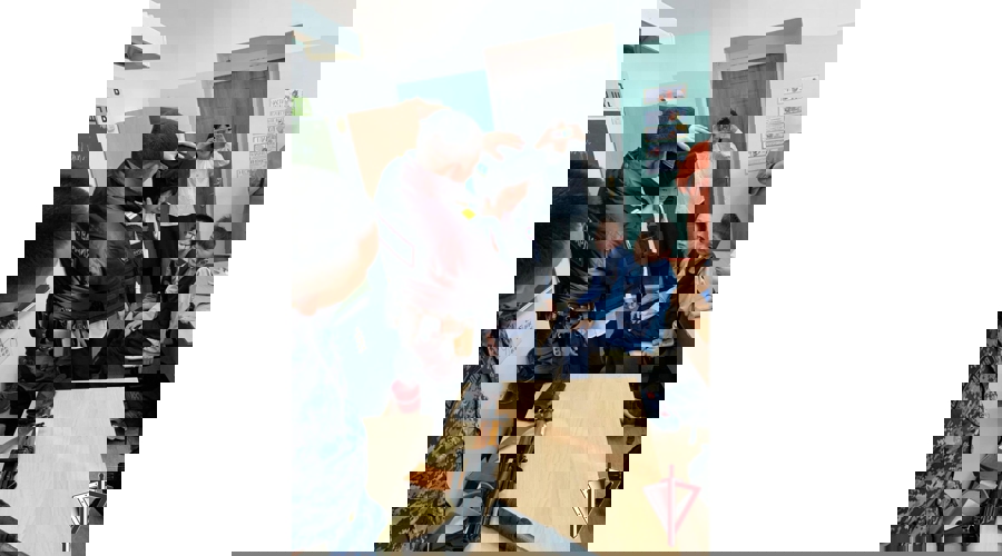 Со службой в Росгвардии познакомились на патриотическом уроке ученики Чурапчинской средней школы