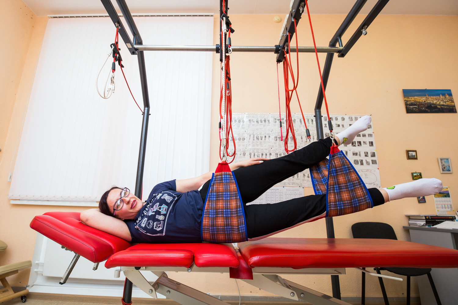 Спасать спины. Упражнение выгибания для спины и позвоночника. Боль в мышцах. Спасать спины. Упражнения на спину.