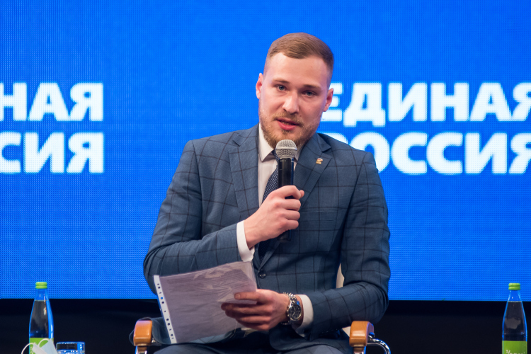 Еще один кандидат в Казгордуму, имеющий опыт военной службы в зоне СВО, — это директор по стратегическим вопросам казанской строительной компании «АПМ-Строй» Асхат Гарифуллин