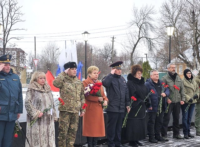 Ольга Бас в ЛНР приняла участие в открытии обновленного мемориала участникам Великой Отечественной войны