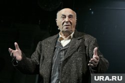 Владимир Этуш родился 6 мая 1922 года