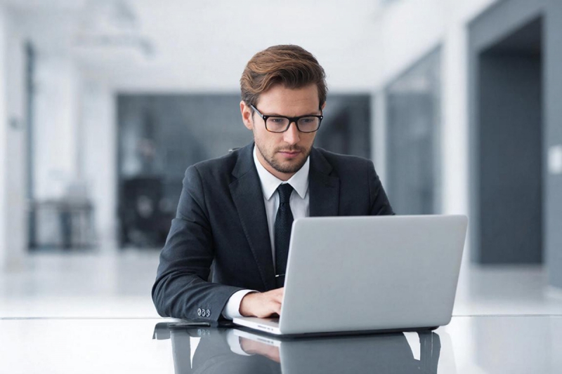 Мужчина на работе