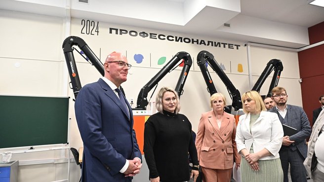 Дмитрию Чернышенко в Русской классической школе «Светоника» представили презентацию проекта подготовки кадров «Инженерный лифт»