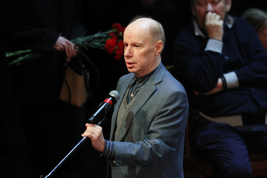 Авангард Леонтьев на церемонии прощания с ректором Школы-студии МХАТ Игорем Золотовицким в МХТ имени А. П. Чехова в Москве