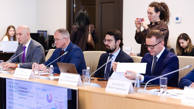 Юрий Трутнев обсудил со студентами Дальневосточного федерального университета работу по патриотическому воспитанию