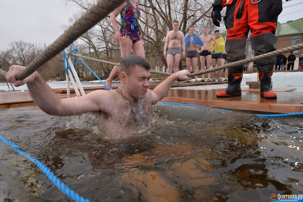 мыться 19 января. купание в проруби. мыться 19 января. мыться 19 января. купель на крещение.