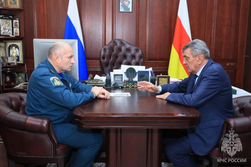 Первые лица МЧС России Александр Куренков и Северной Осетии Сергeй Меняйло оценили возможность создания региональной пожарной охраны