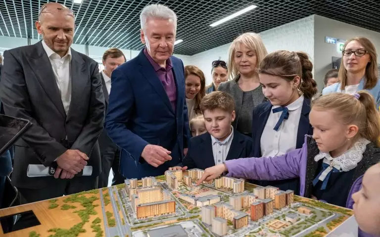 Десятки новых школ откроют в Москве в этом году