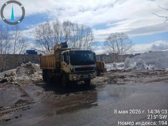 Сломанные ветки, песок и мусор убирают с улиц Петропавловска-Камчатского 0