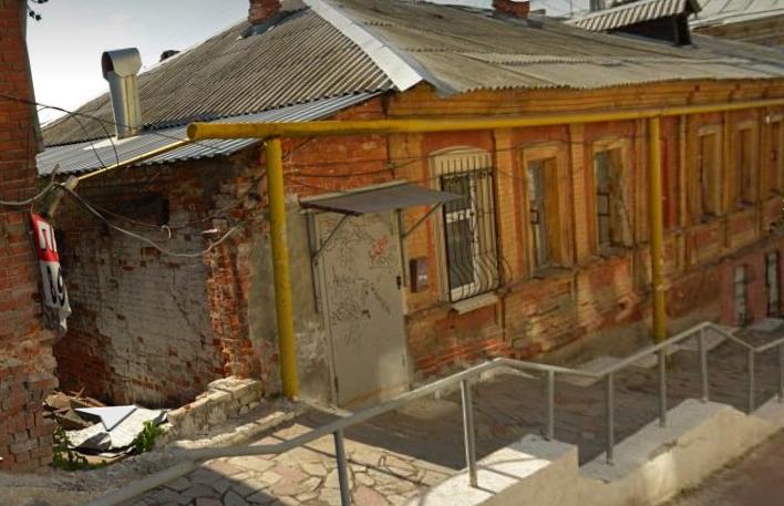 Пристрой к дому рухнул в переулке Вахитова в Нижнем Новгороде - фото 1