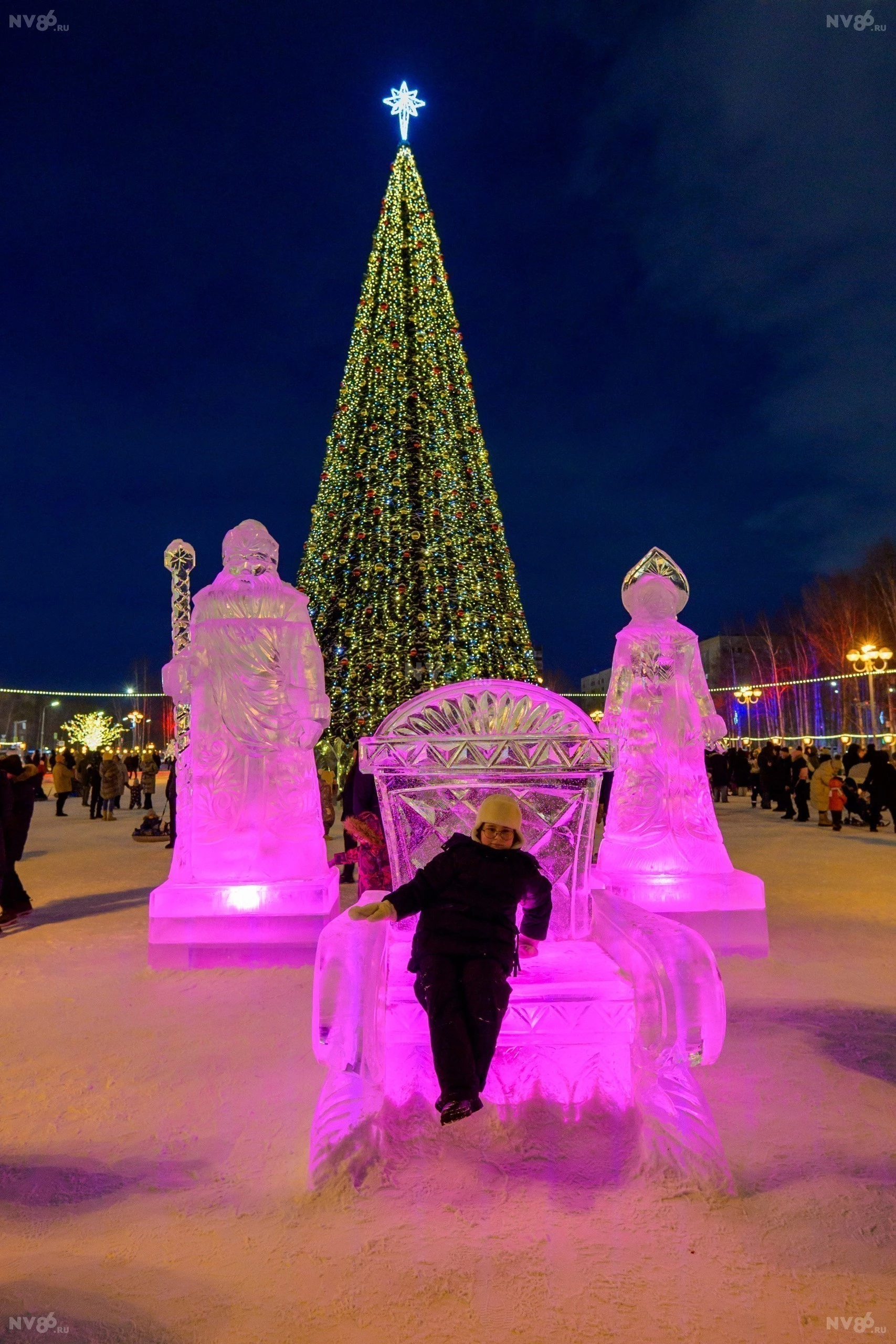 В Нижневартовске торжественно открыли ледовый городок. ФОТО