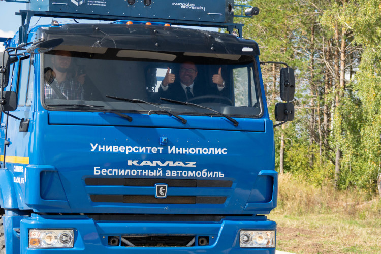 В России официально разрешили тестировать беспилотные грузовики без водителя в кабине