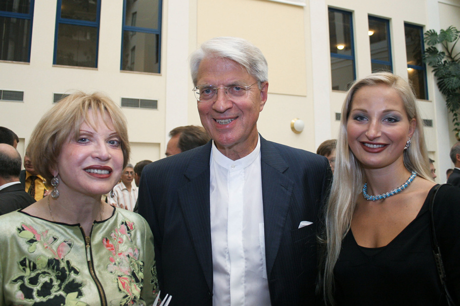 Народная артистка России Людмила Максакова с мужем Петером Игенбергсом и дочерью Марией Максаковой-Игенбергс, 2005 год