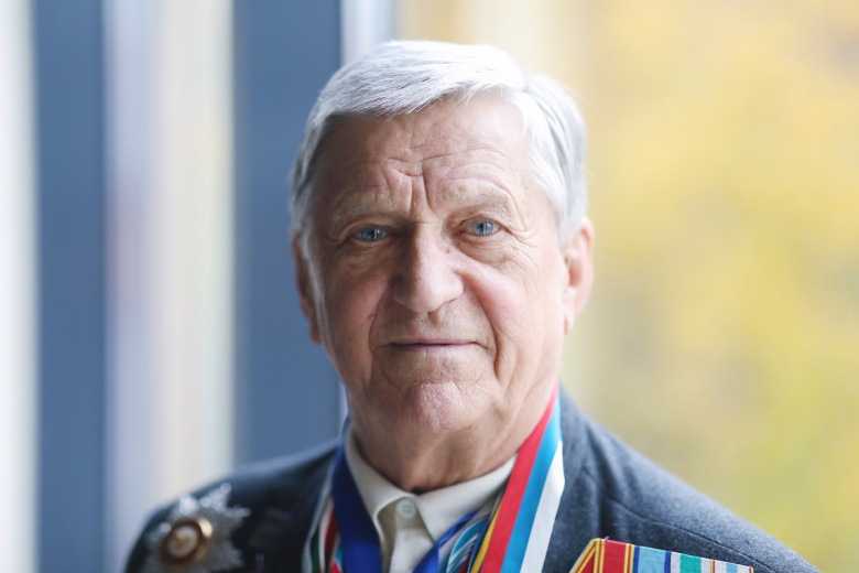 Александр Тихонов