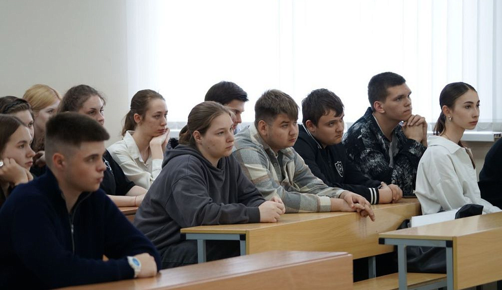 В Краснодаре состоялась патриотическая встреча студентов с генералом-лейтенантом