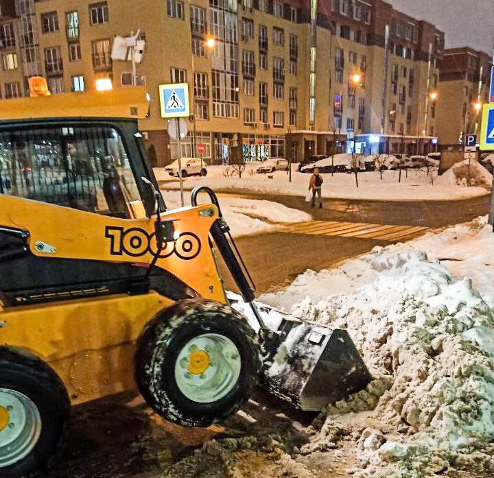 В Красногорске ведется работа по уборке снега и наледи 