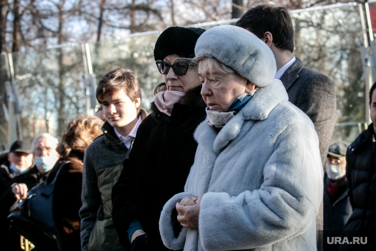 Наина Ельцина на Новодевичьем кладбище. Москва, ельцина наина