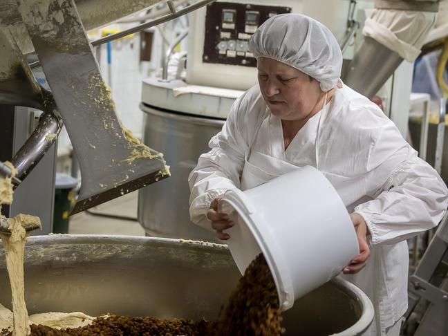 Ко дню Пасхи белгородский хлебокомбинат испечёт 100 тонн куличей - Изображение 3