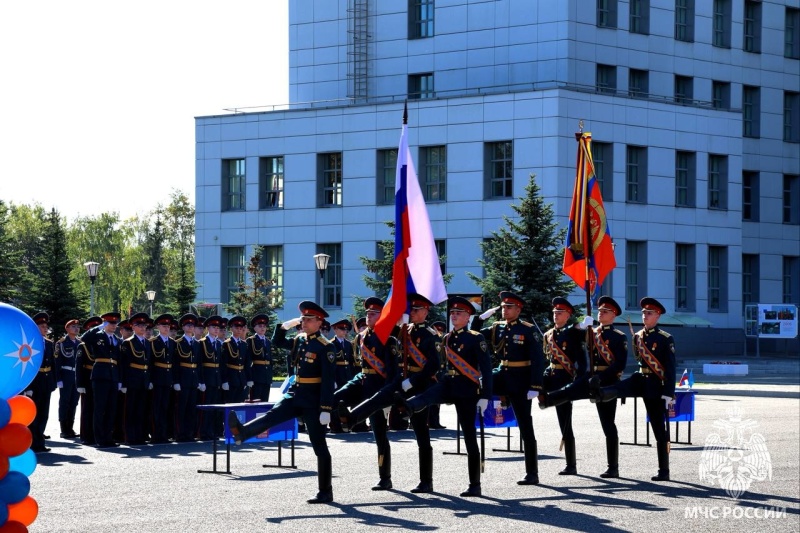 Первокурсники Академии гражданской защиты МЧС России приняли Военную присягу